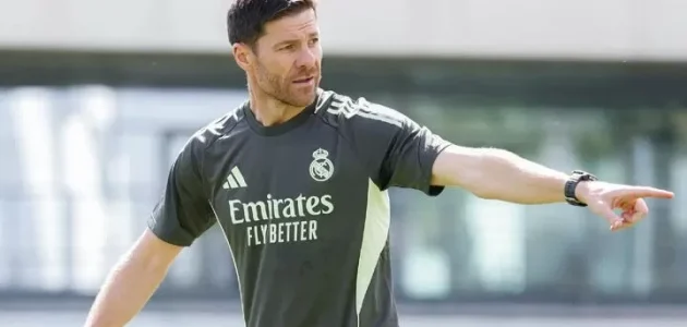 تشابي ألونسو يلمح لنجم ريال مدريد: “حان الوقت”